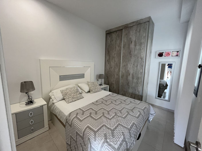 Image No.8-3 Bed House for sale