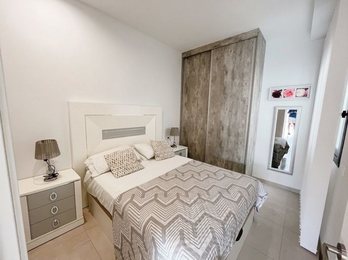 Image No.8-3 Bed House for sale