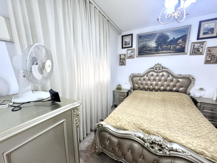 Image No.13-5 Bed Townhouse for sale