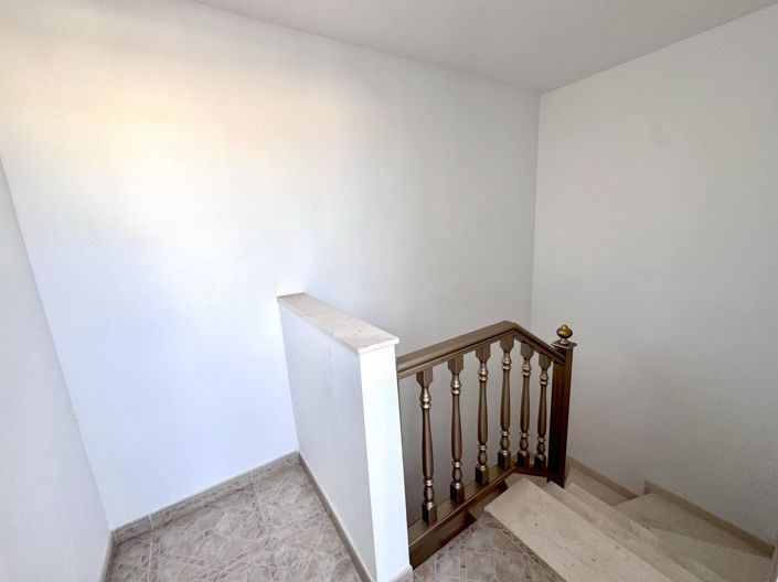 Image No.17-5 Bed Townhouse for sale