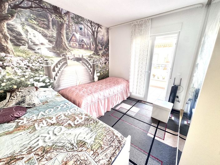 Image No.32-5 Bed Townhouse for sale