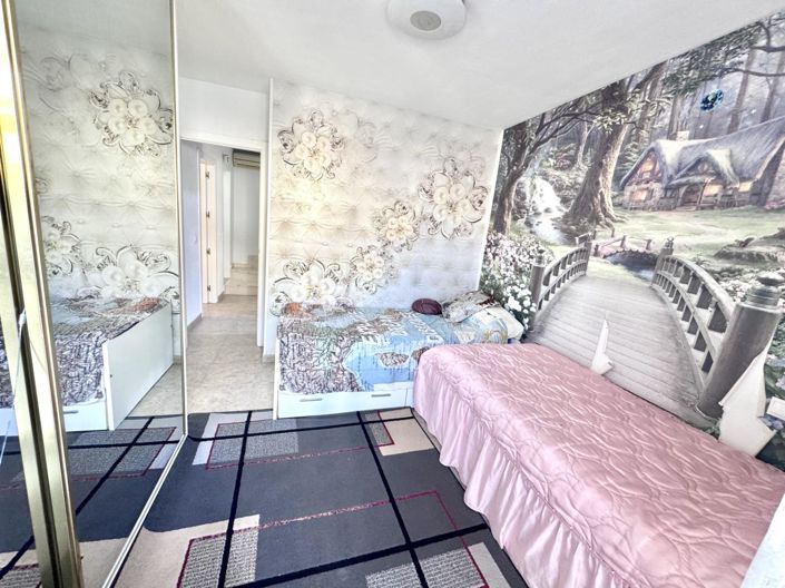 Image No.33-5 Bed Townhouse for sale