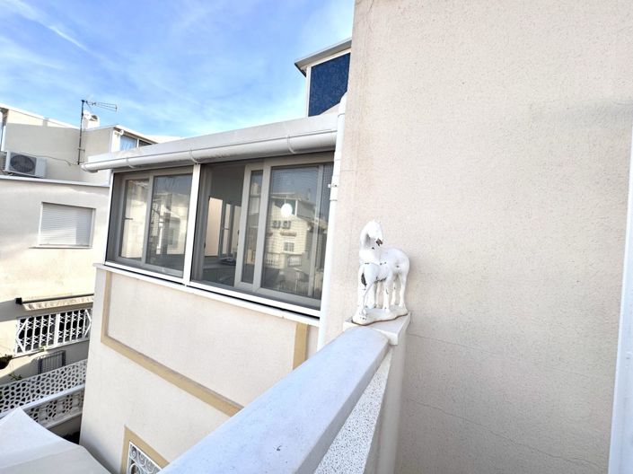 Image No.41-5 Bed Townhouse for sale