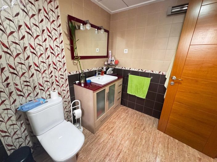 Image No.17-4 Bed Property for sale