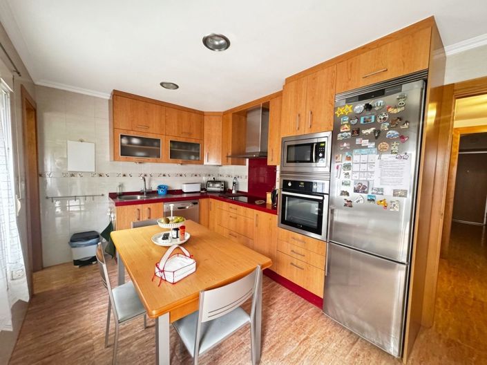 Image No.8-4 Bed Property for sale