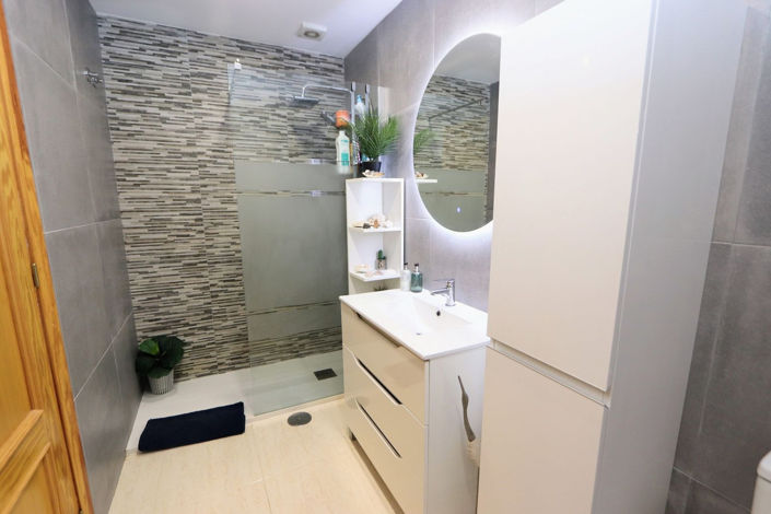 Image No.21-3 Bed House for sale