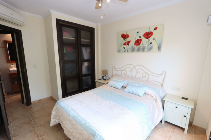 Image No.20-3 Bed House for sale