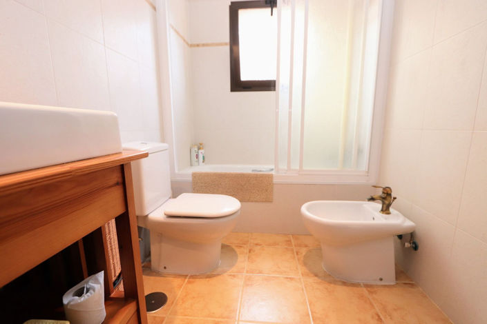 Image No.25-3 Bed House for sale