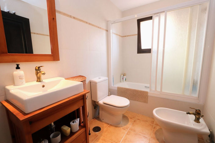 Image No.26-3 Bed House for sale