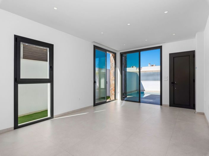 Image No.7-3 Bed Apartment for sale