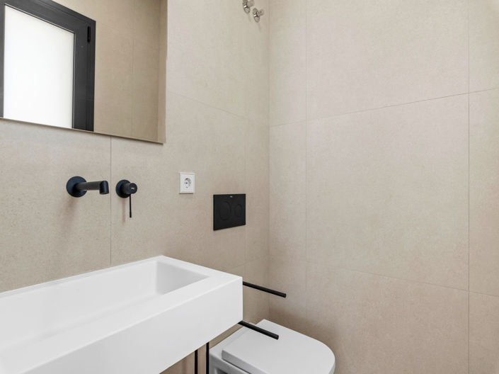 Image No.16-3 Bed House for sale