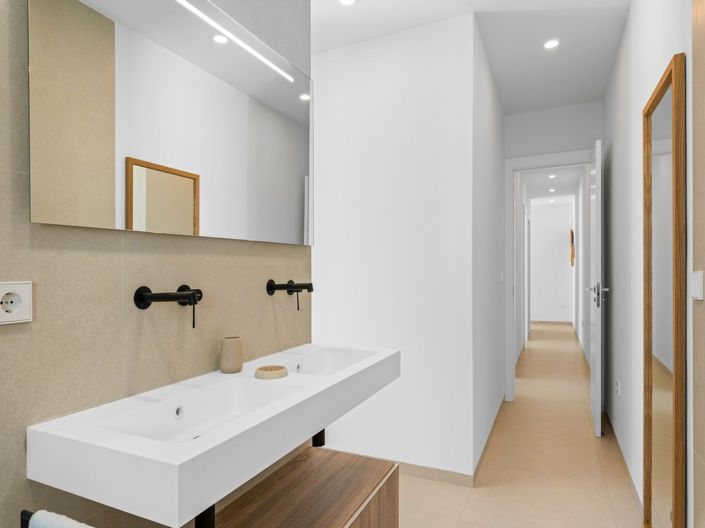 Image No.26-3 Bed House for sale