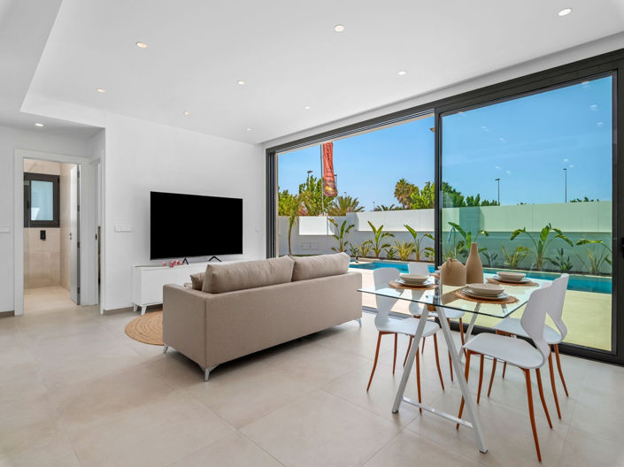 Image No.18-3 Bed House for sale