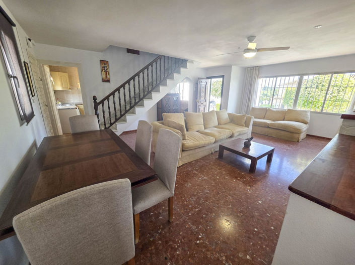 Image No.3-Villa de 3 chambres à vendre à Estepona