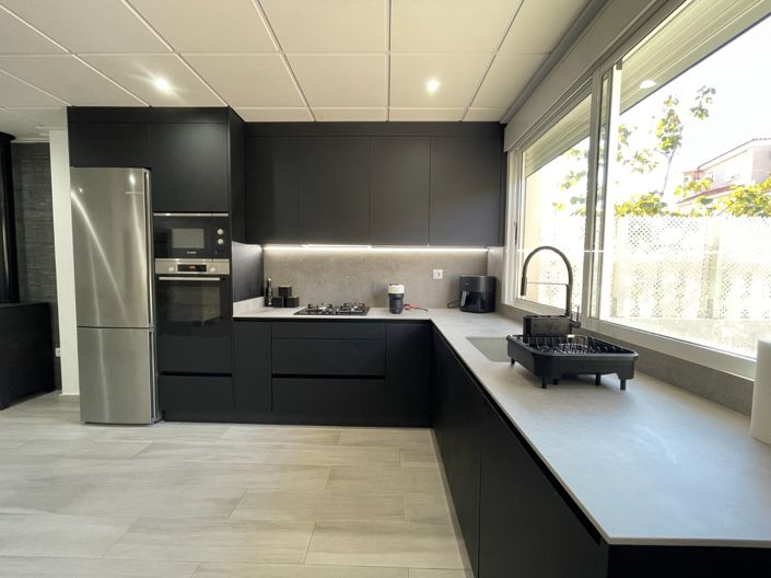 Image No.13-5 Bed Townhouse for sale