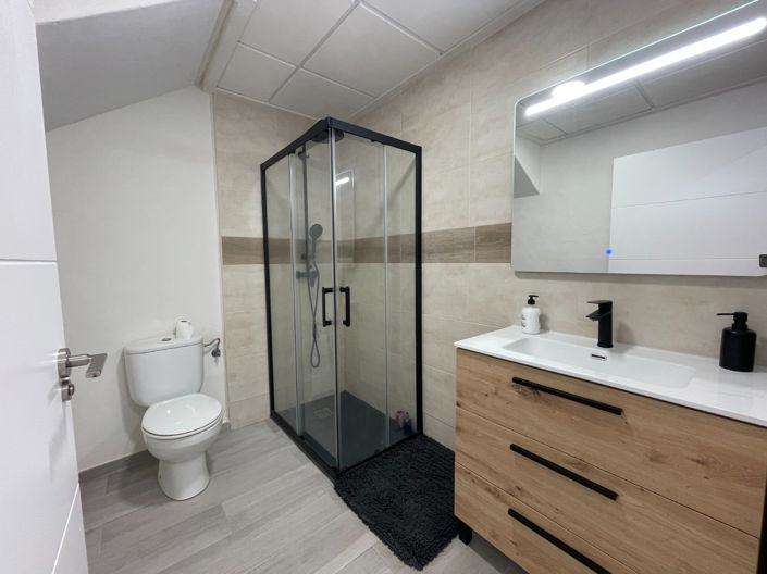 Image No.18-5 Bed Townhouse for sale