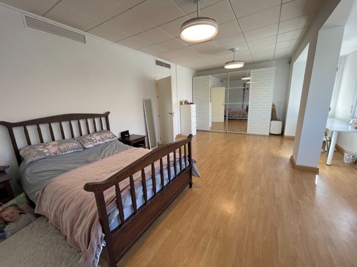 Image No.5-5 Bed Townhouse for sale