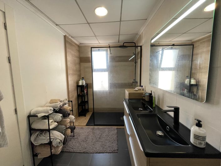 Image No.7-5 Bed Townhouse for sale