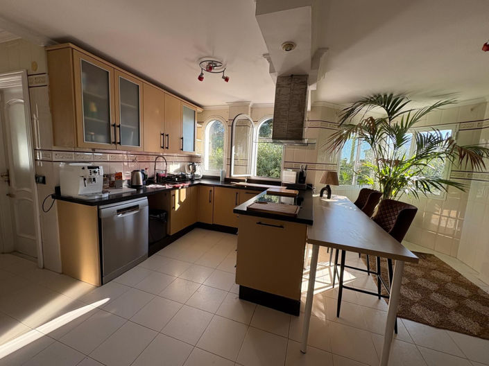 Image No.21-6 Bed Villa for sale