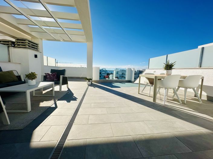 Image No.11-2 Bed Property for sale