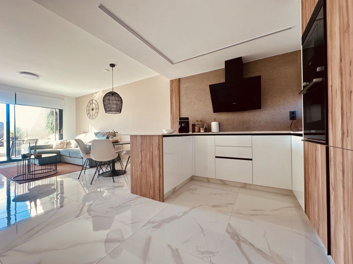 Image No.4-2 Bed Property for sale