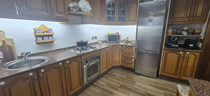 Image No.16-6 Bed House for sale