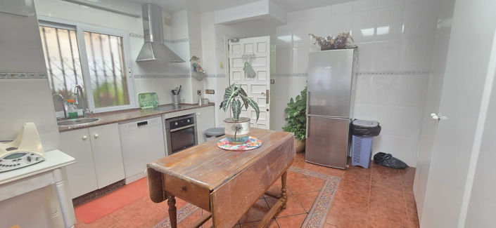 Image No.19-6 Bed House for sale