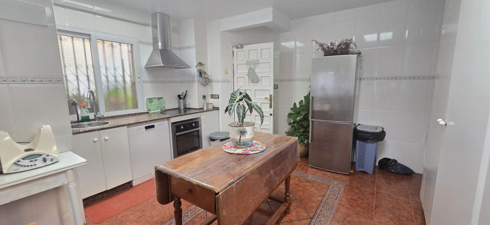 Image No.20-6 Bed House for sale