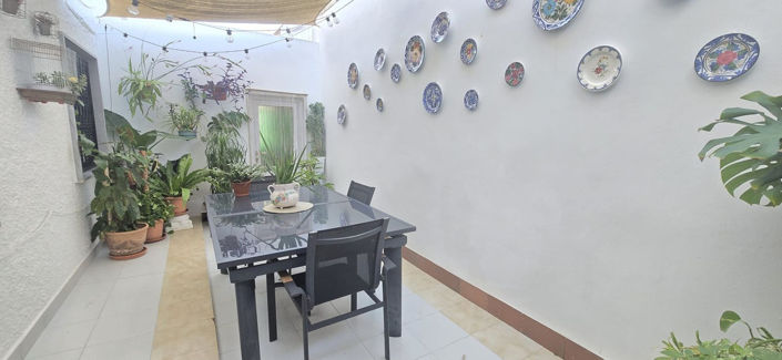 Image No.24-6 Bed House for sale