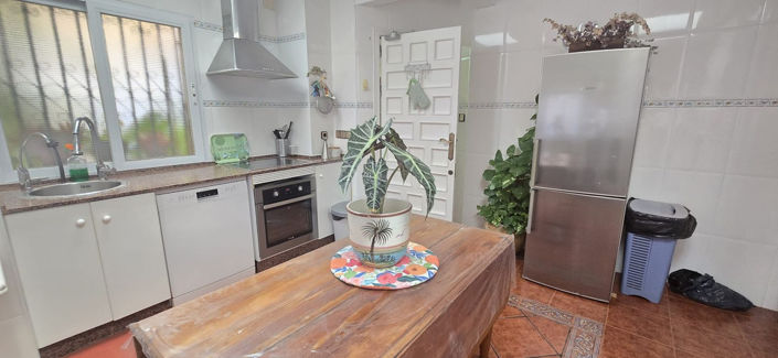 Image No.25-6 Bed House for sale