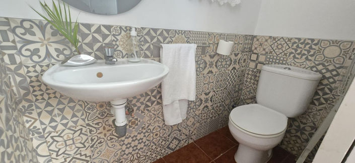 Image No.26-6 Bed House for sale