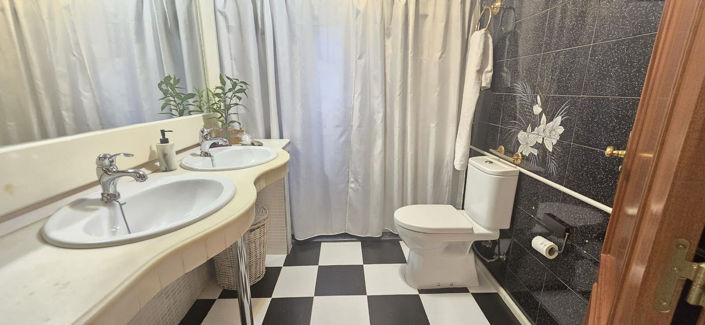 Image No.30-6 Bed House for sale