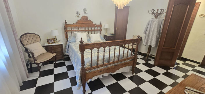 Image No.31-6 Bed House for sale