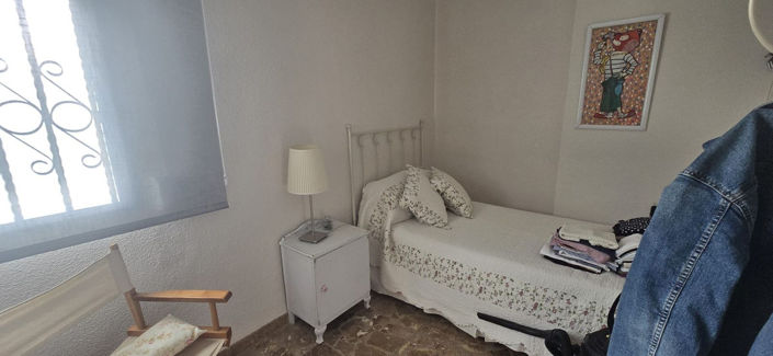 Image No.40-6 Bed House for sale