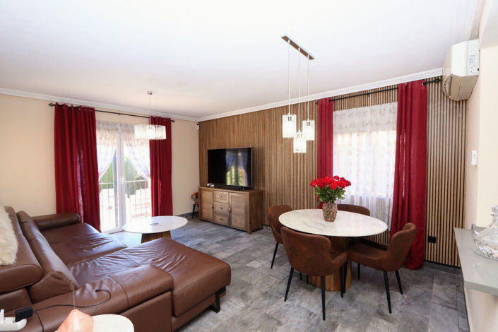 Image No.10-3 Bed House for sale