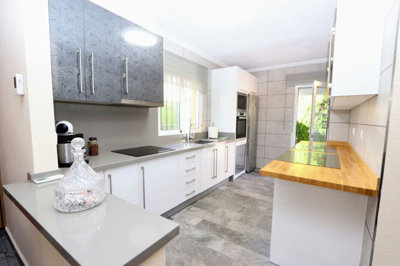 12-53013098fcab6c38b1379cd33298e050