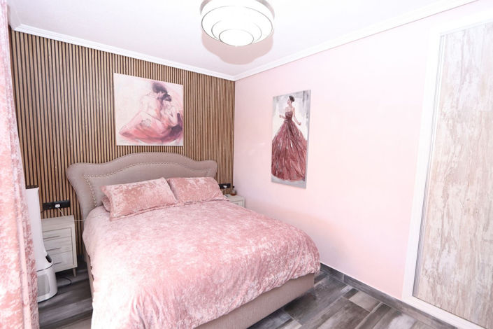 Image No.15-3 Bed House for sale