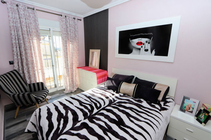 Image No.21-3 Bed House for sale