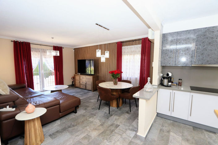 Image No.6-3 Bed House for sale