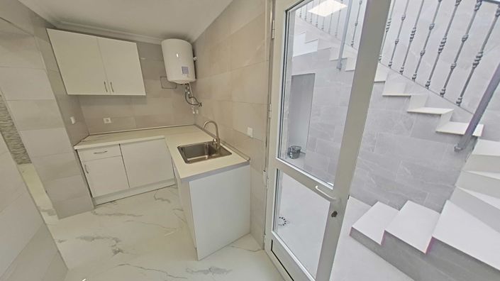 Image No.28-3 Bed Townhouse for sale