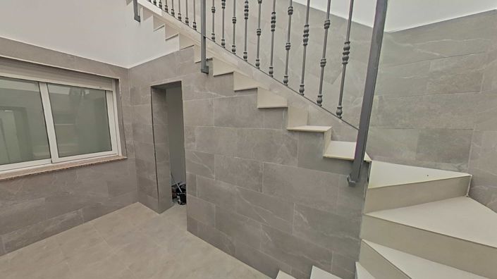 Image No.30-3 Bed Townhouse for sale