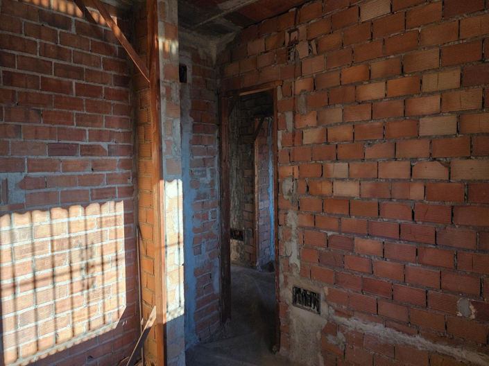 Image No.11-5 Bed House for sale