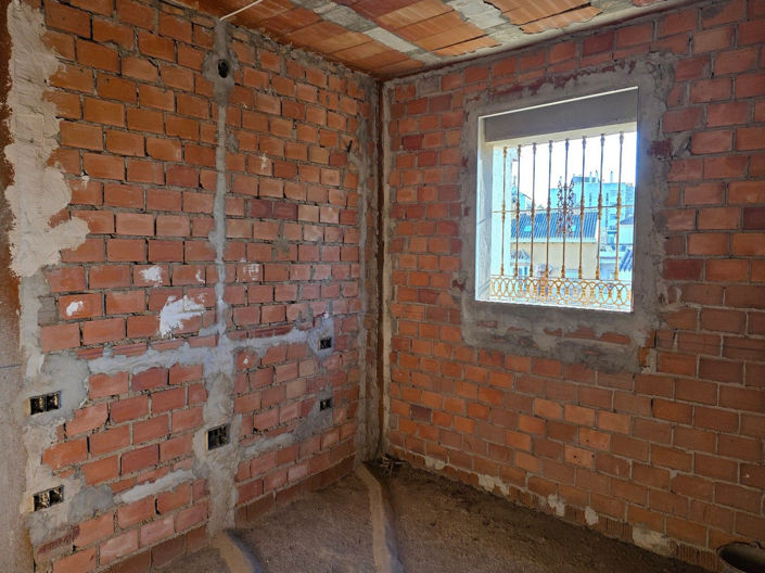 Image No.15-5 Bed House for sale