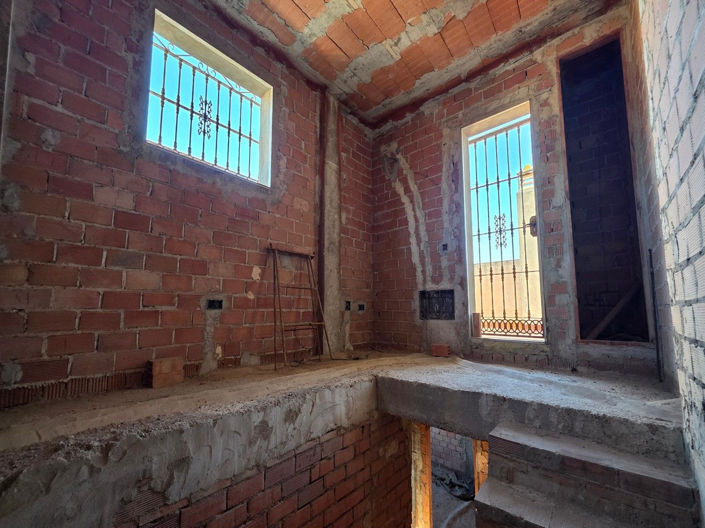 Image No.25-5 Bed House for sale