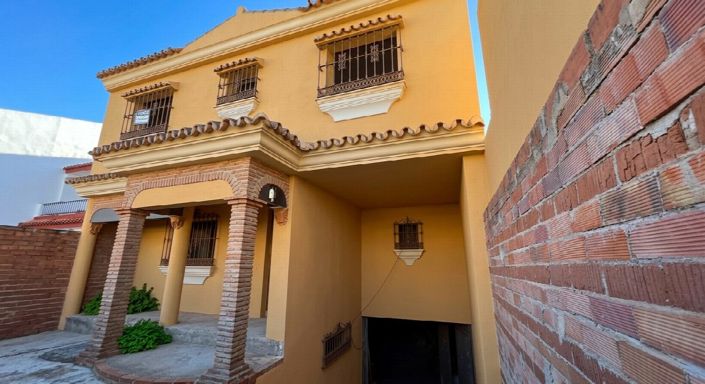 Image No.3-5 Bed Villa for sale