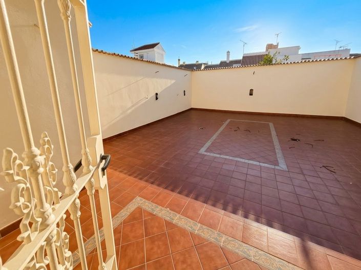 Image No.6-5 Bed Villa for sale