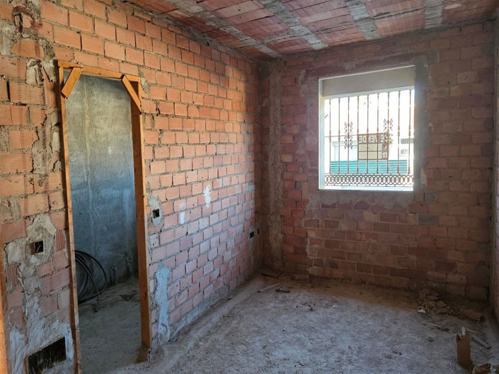 Image No.18-5 Bed House for sale