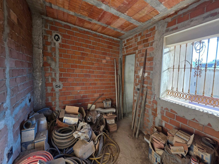 Image No.9-5 Bed House for sale