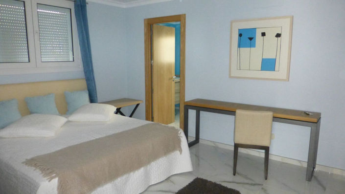 Image No.8-4 Bed House for sale