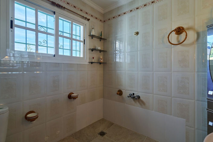 Image No.12-3 Bed House for sale